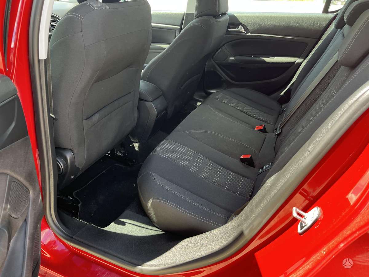 Peugeot 308, 1.2 l., hatchback