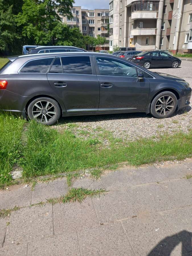Toyota Avensis - 1
