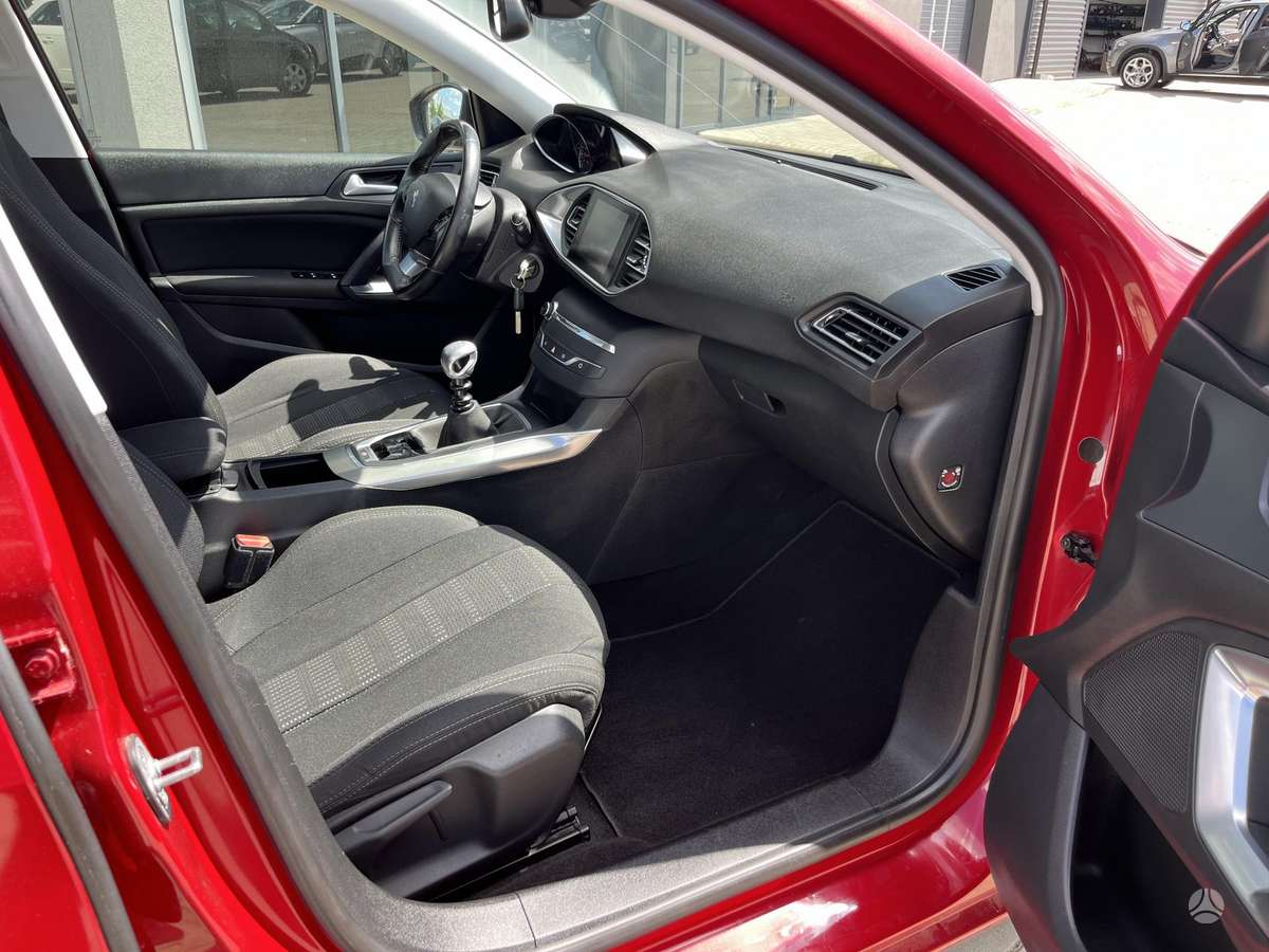 Peugeot 308, 1.2 l., hatchback