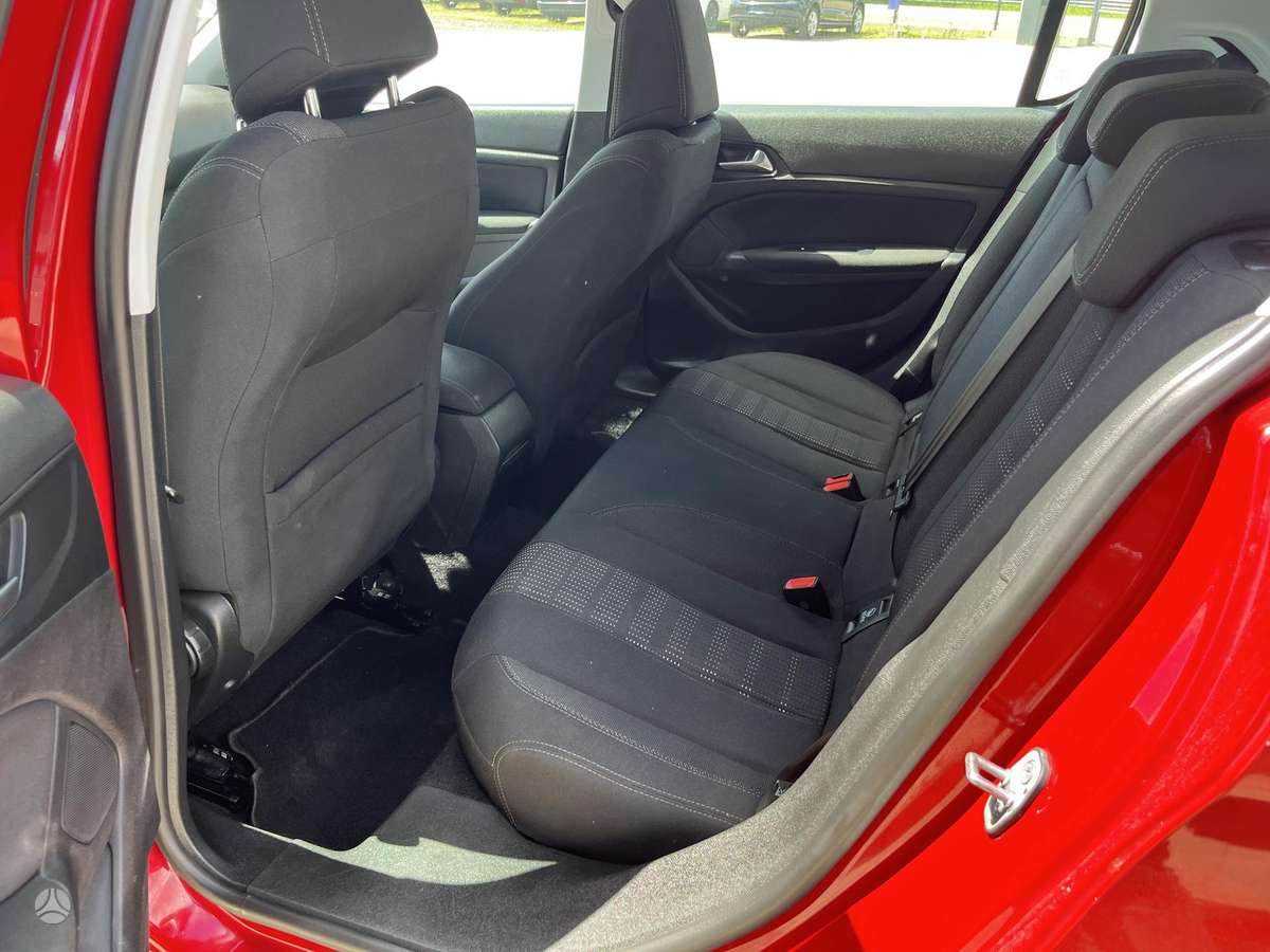 Peugeot 308, 1.2 l., hatchback