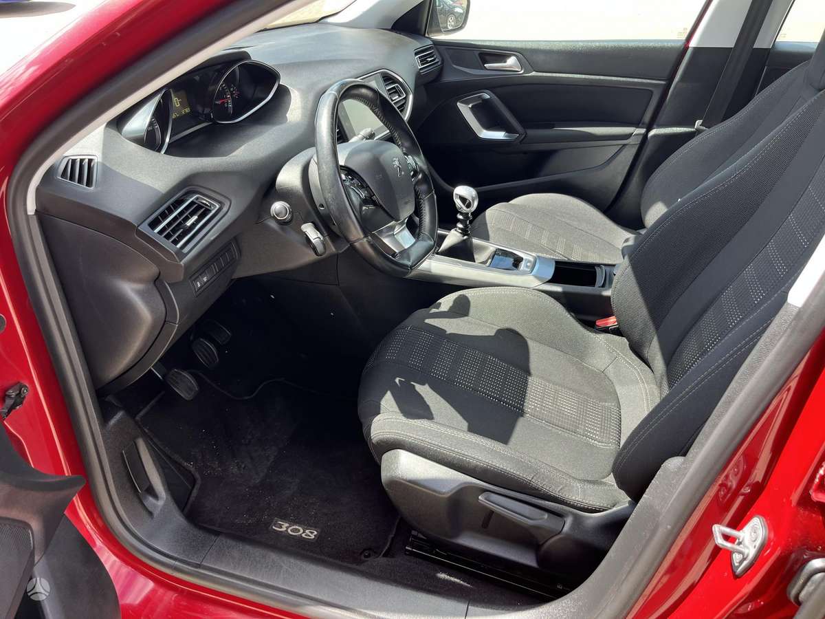 Peugeot 308, 1.2 l., hatchback