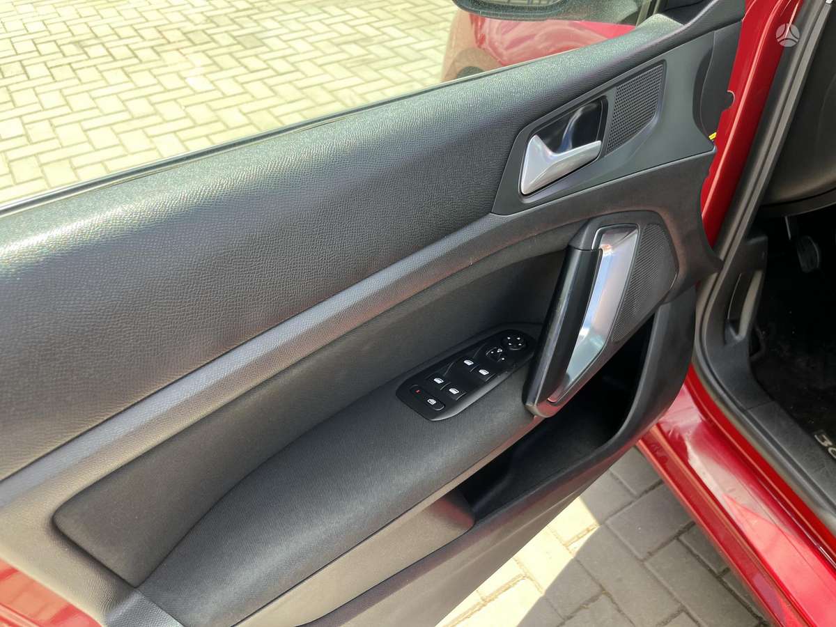 Peugeot 308, 1.2 l., hatchback