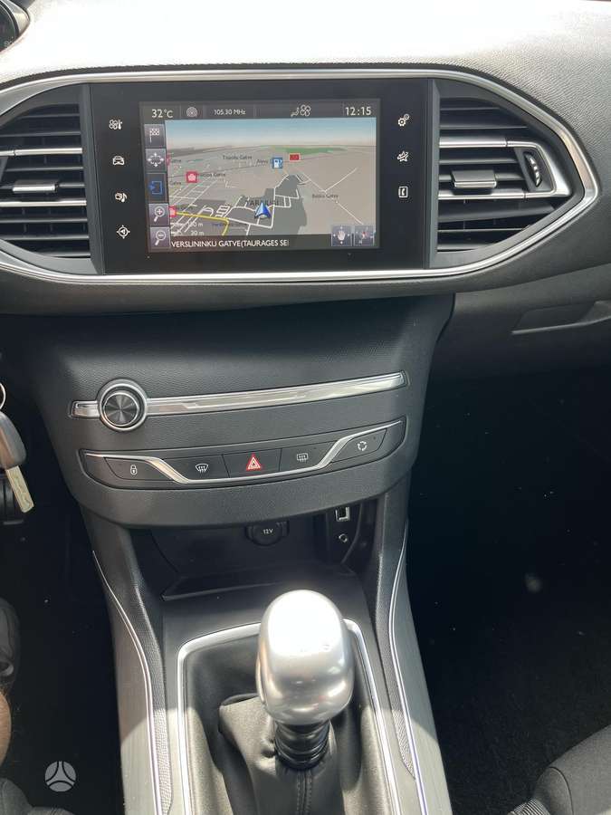 Peugeot 308, 1.2 l., hatchback