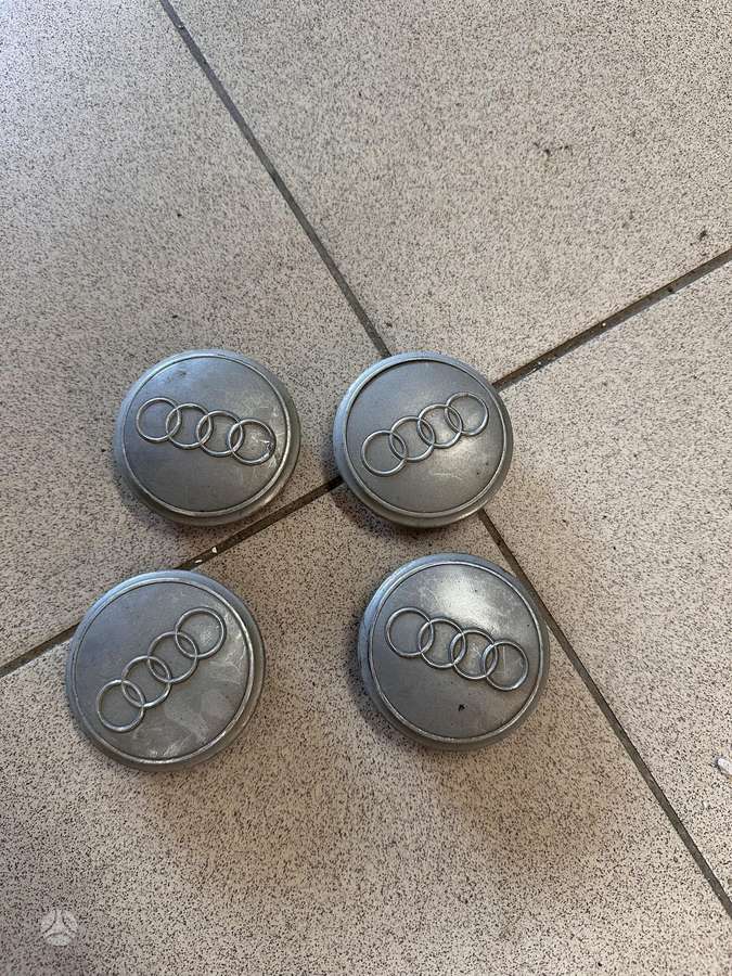 Audi Q7 variklio aušinimo detalės