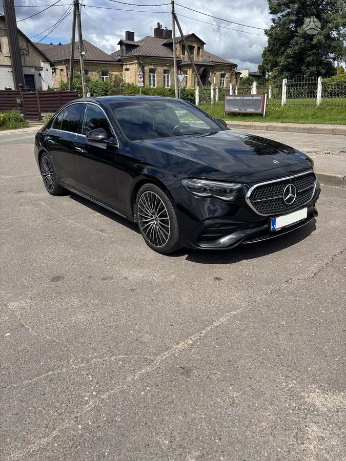Mercedes-Benz E220, sedans