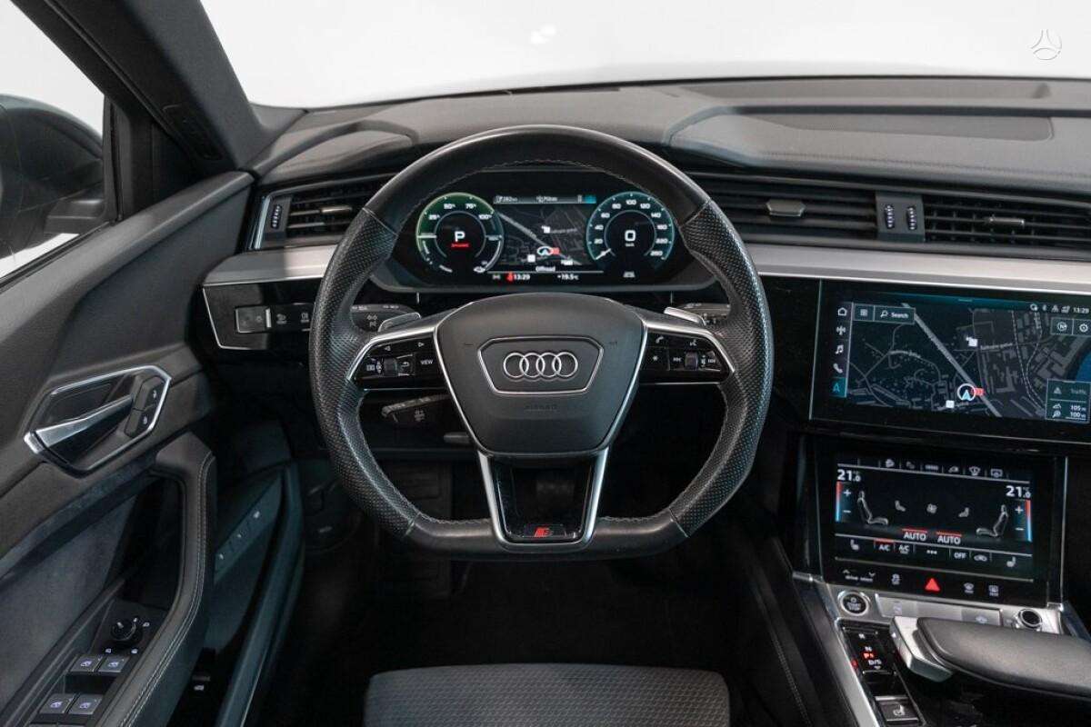 Audi e-tron, off-road / crossover