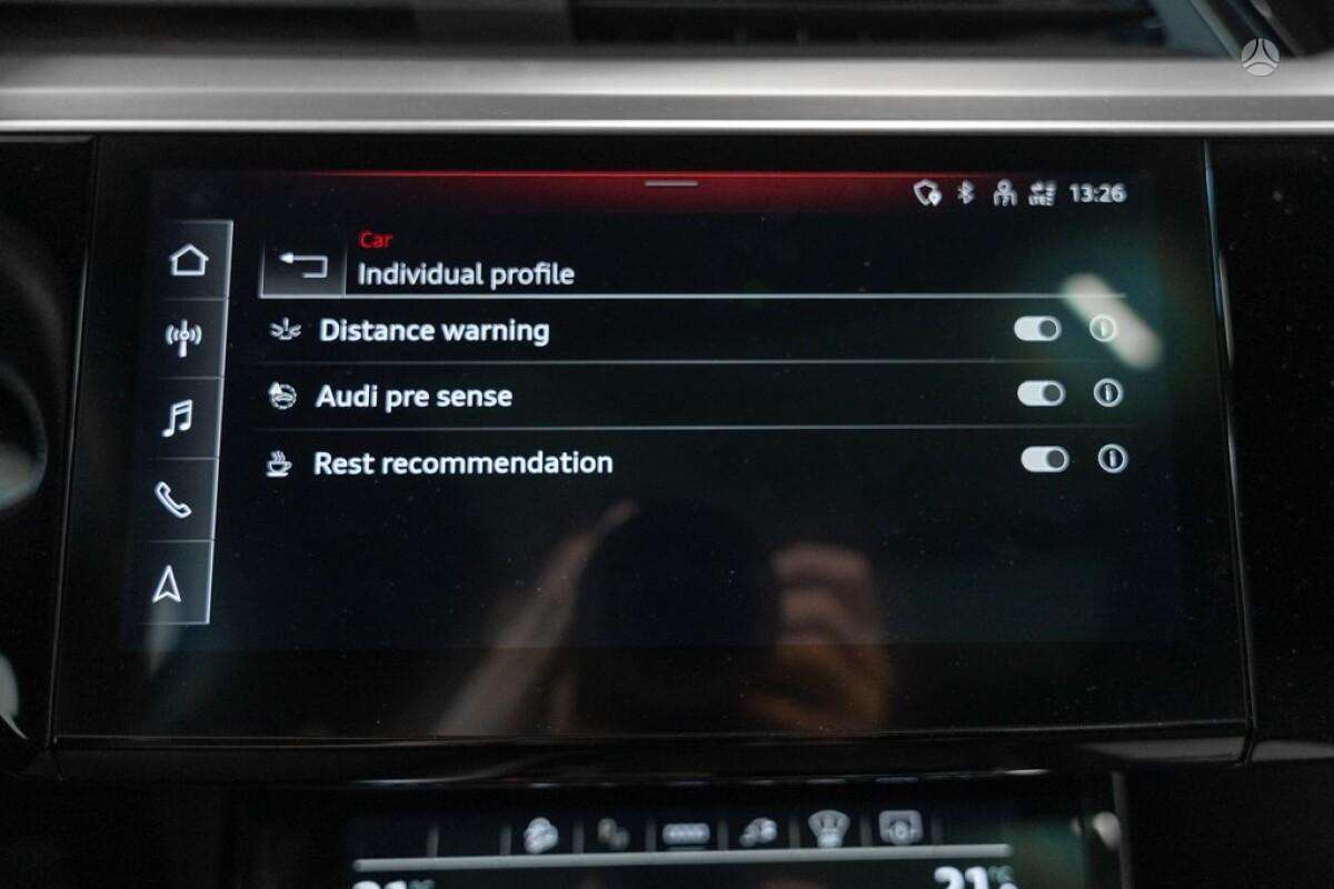 Audi e-tron, off-road / crossover