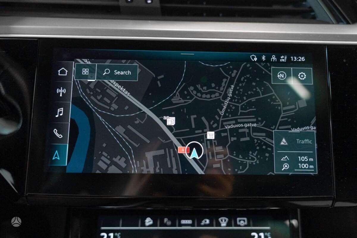 Audi e-tron, off-road / crossover