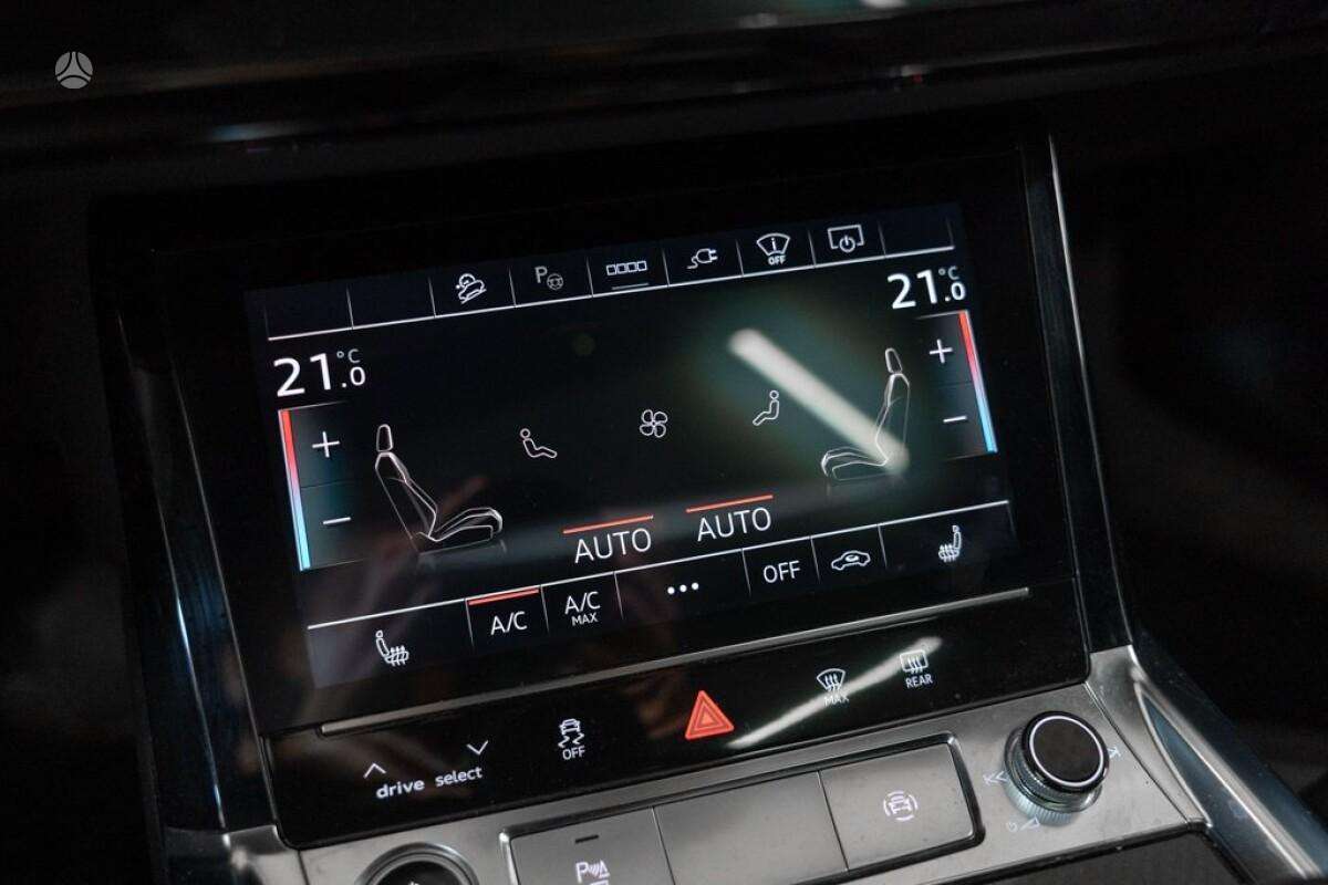 Audi e-tron, off-road / crossover