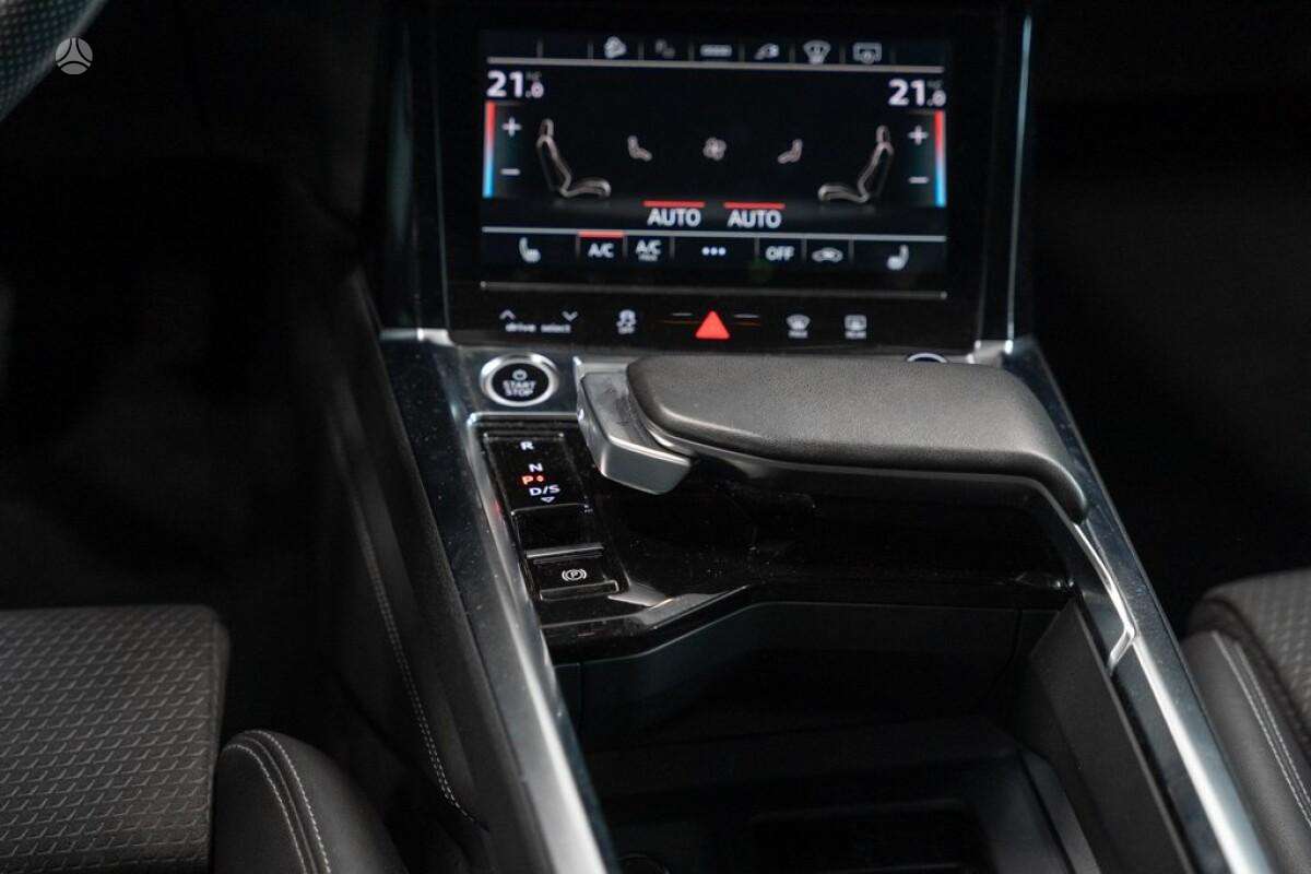 Audi e-tron, off-road / crossover