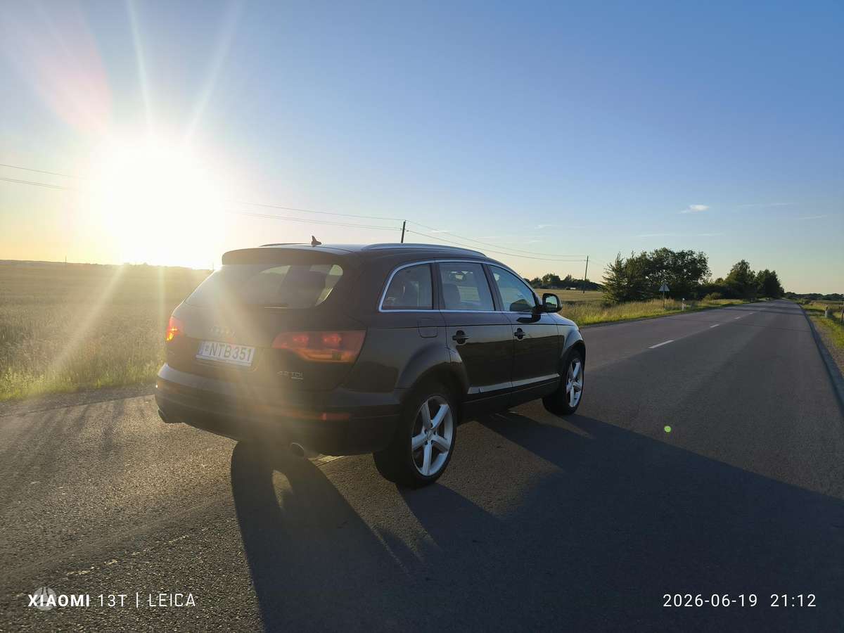 Audi Q7, 4.2 l., off-road / crossover