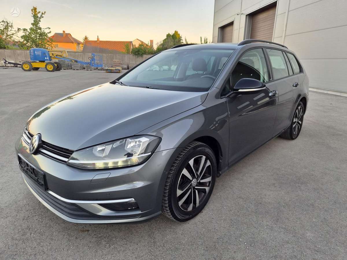 Volkswagen Golf - 6