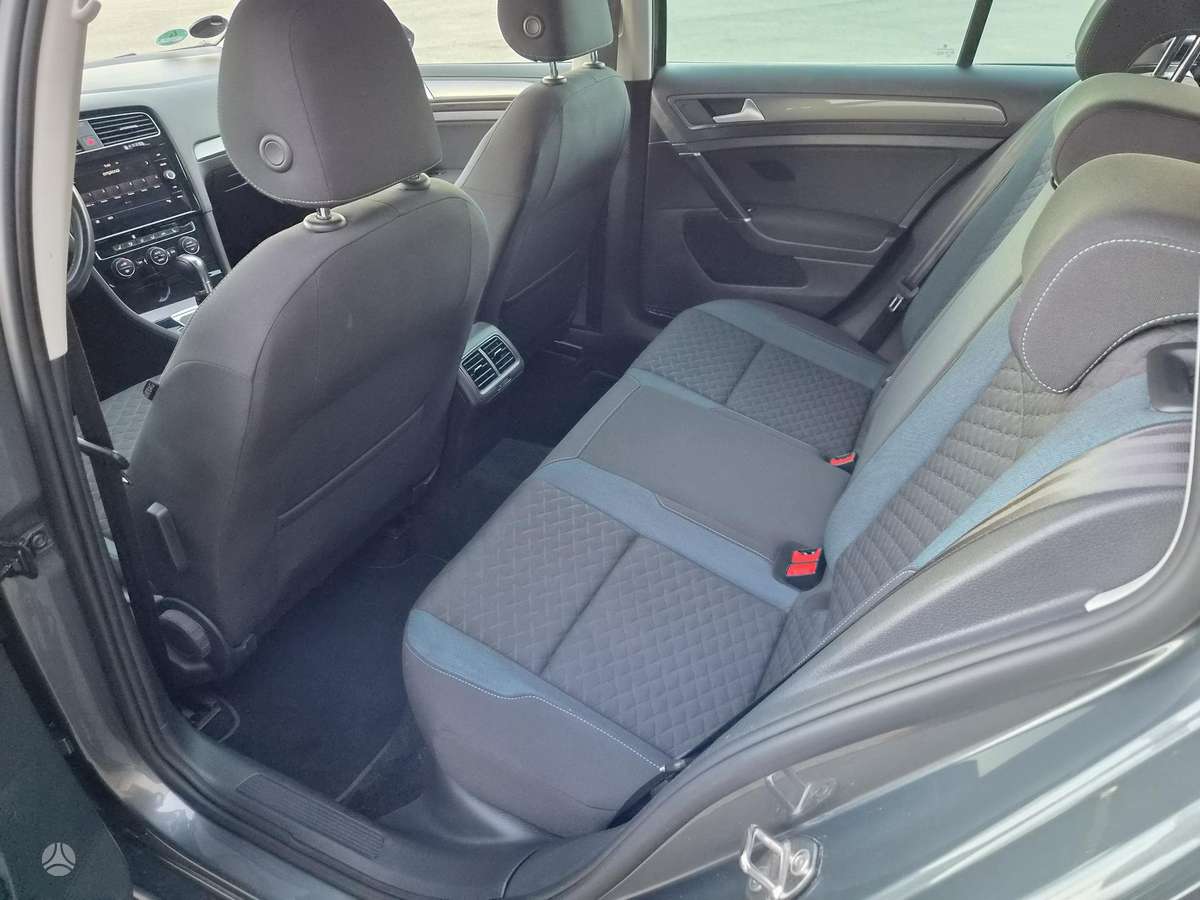 Volkswagen Golf - 10