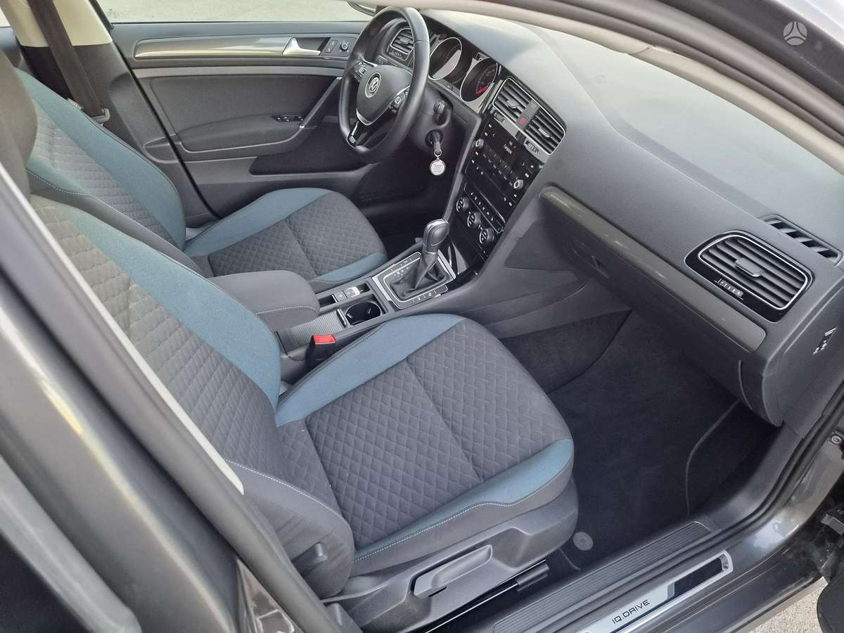 Volkswagen Golf - 8