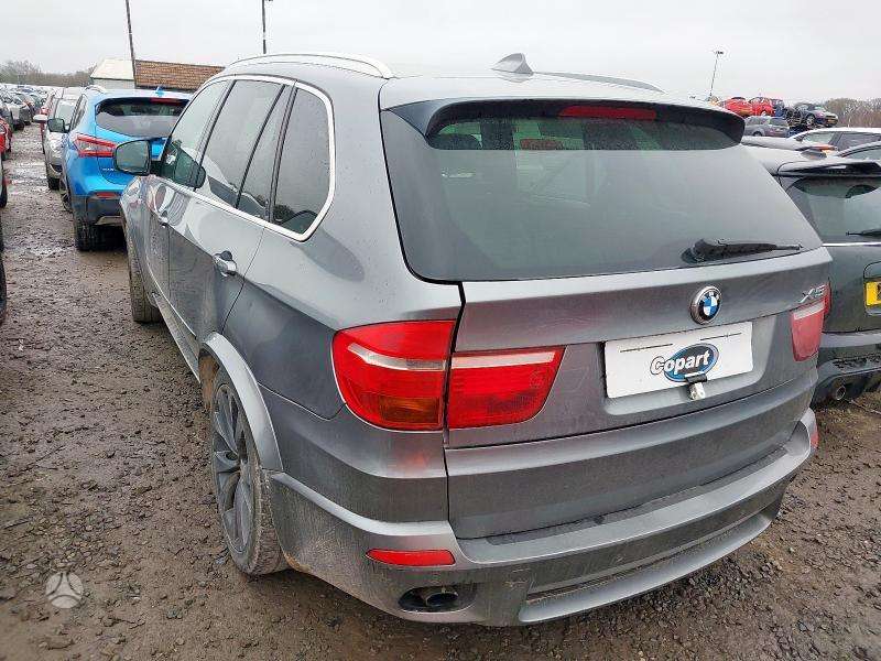 BMW X5 dalimis