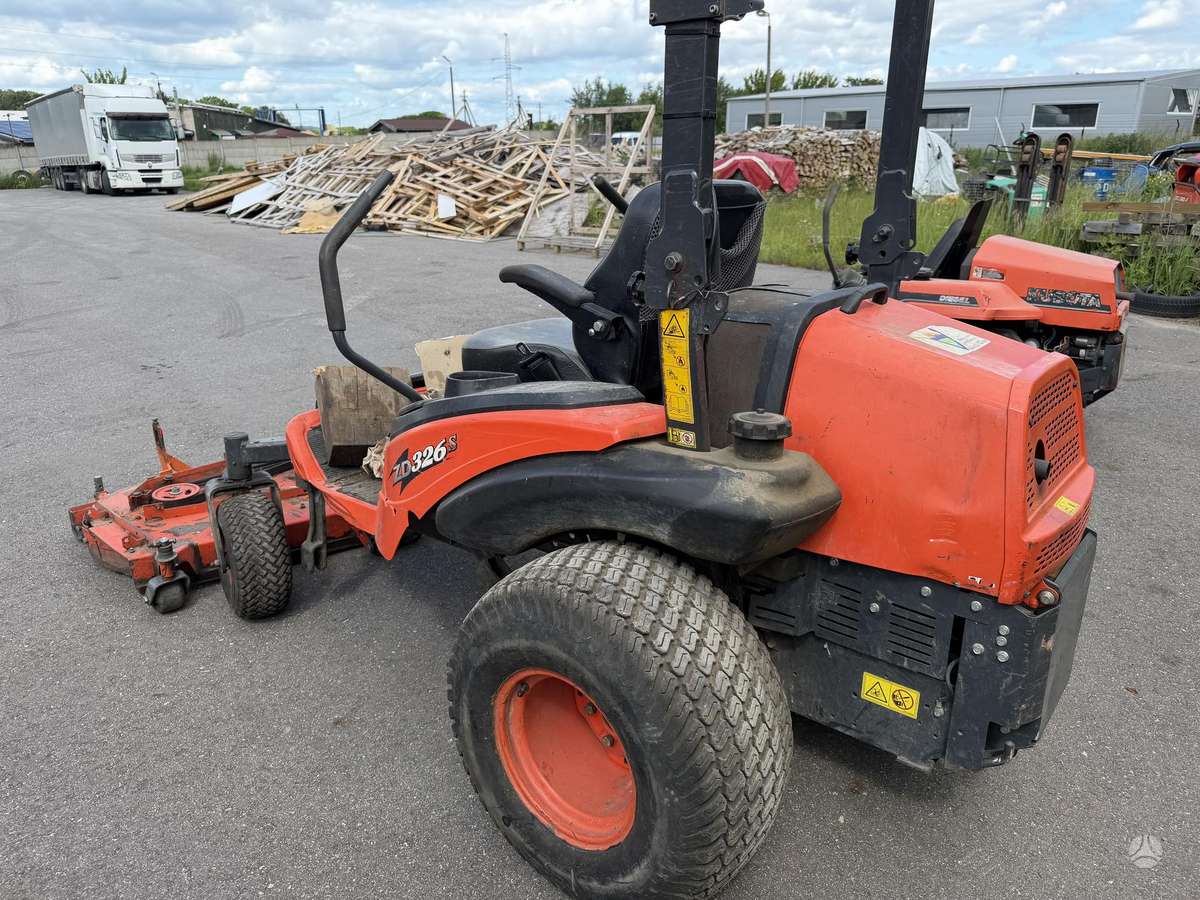 Kubota ZD326, garden tractors