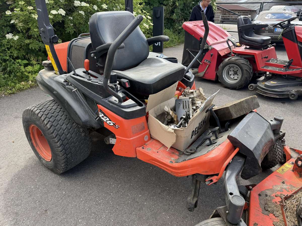 Kubota ZD326, garden tractors