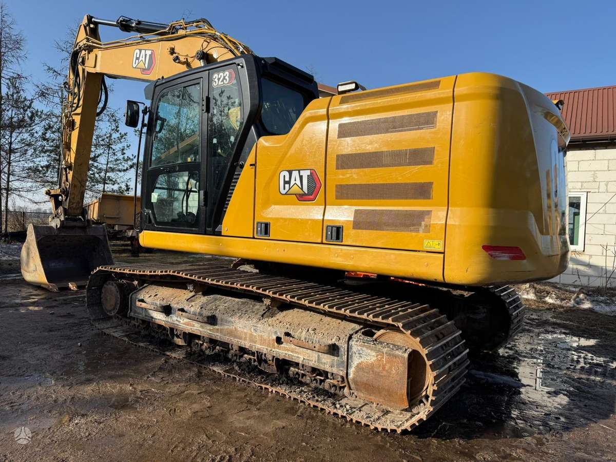 Caterpillar 323, excavator