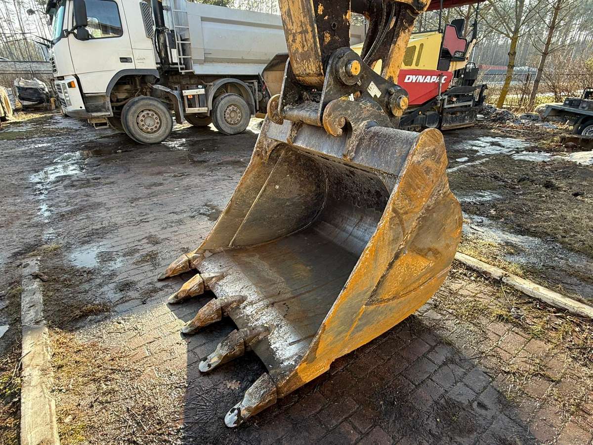 Caterpillar 323, excavator