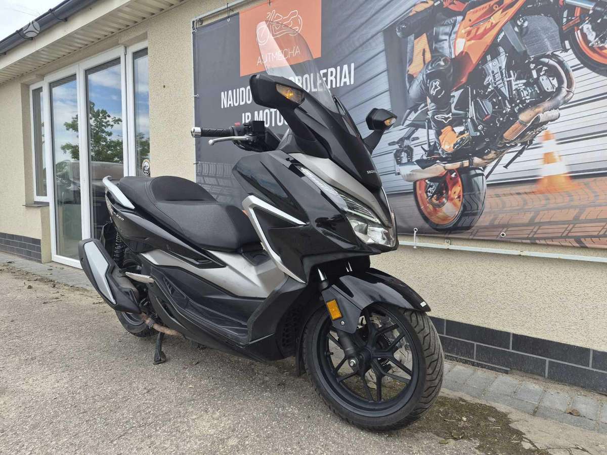 Honda Forza 350cc, scooters / mopeds
