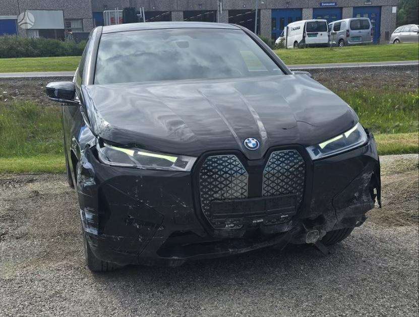 BMW iX