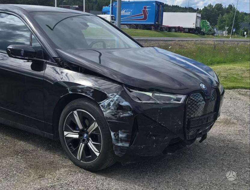 BMW iX