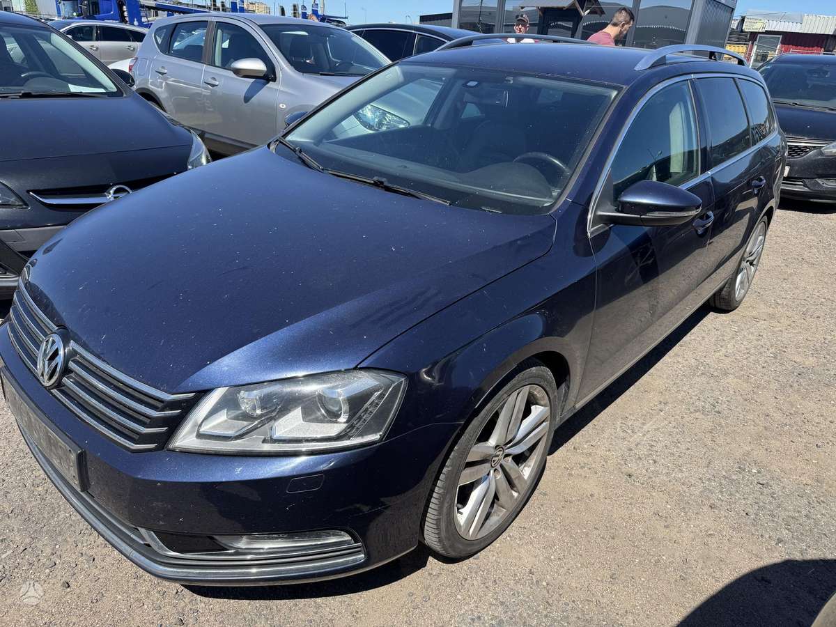 Volkswagen Passat - 1