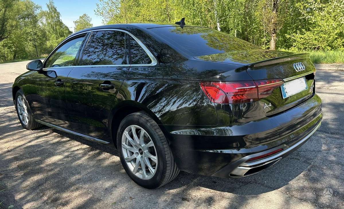 Audi A4, 2.0 l., Седан