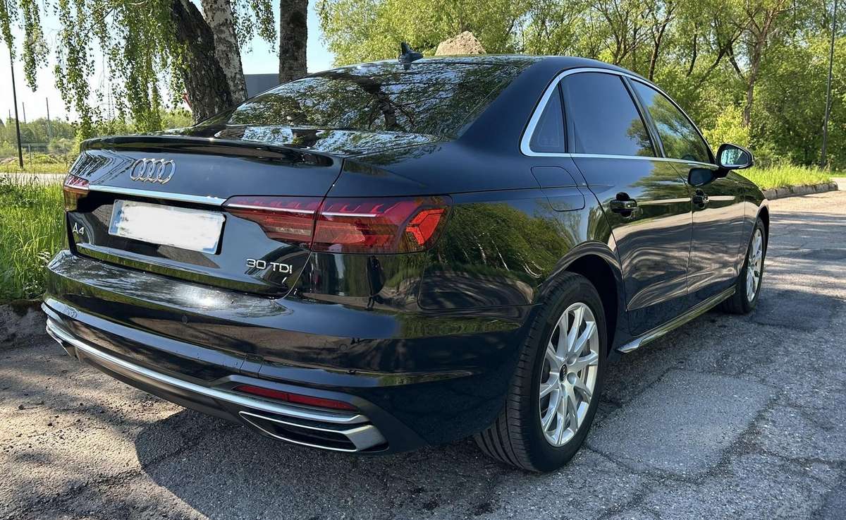Audi A4, 2.0 l., Седан