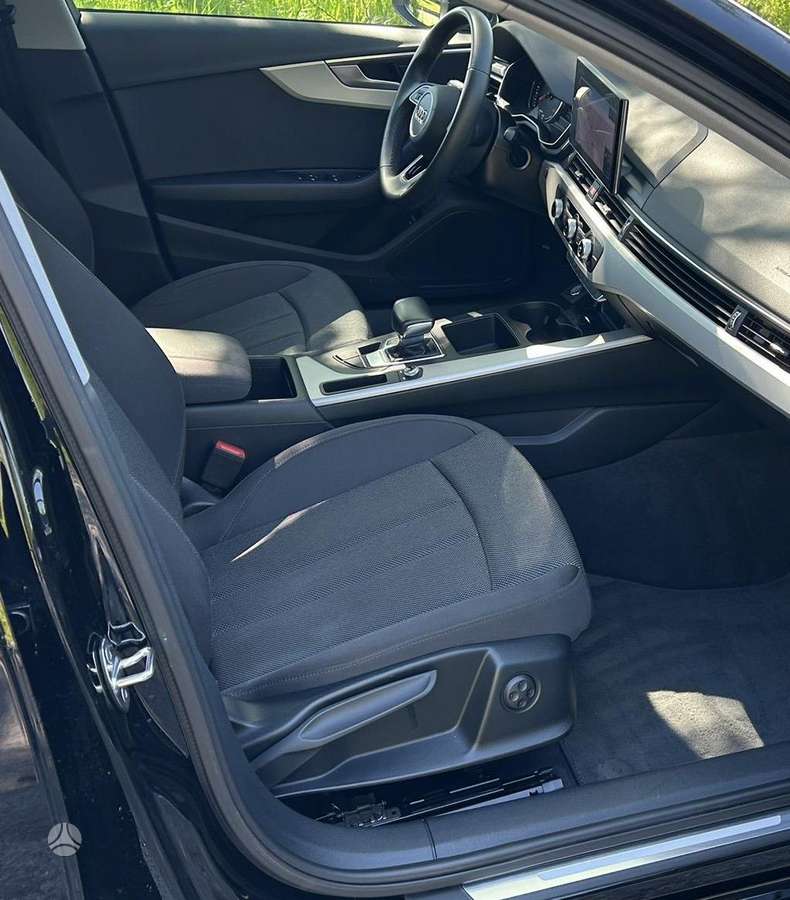 Audi A4, 2.0 l., Седан