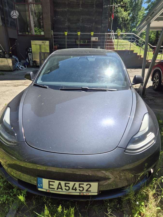 Tesla Model 3 - 2