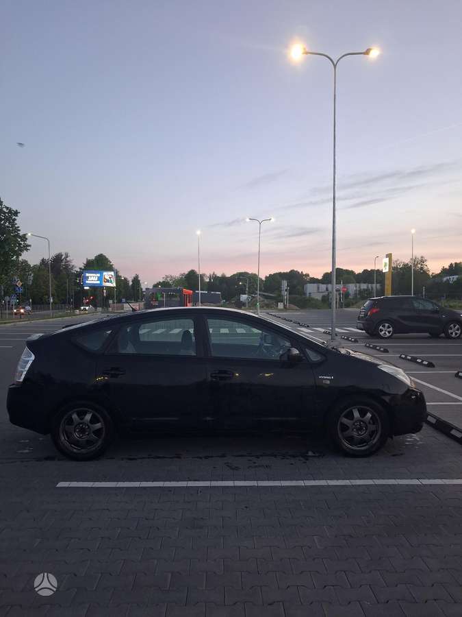 Toyota Prius - 4