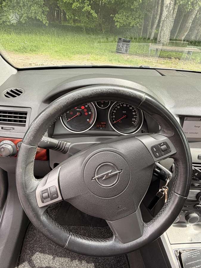 Opel Astra, 1.7 l., hatchback