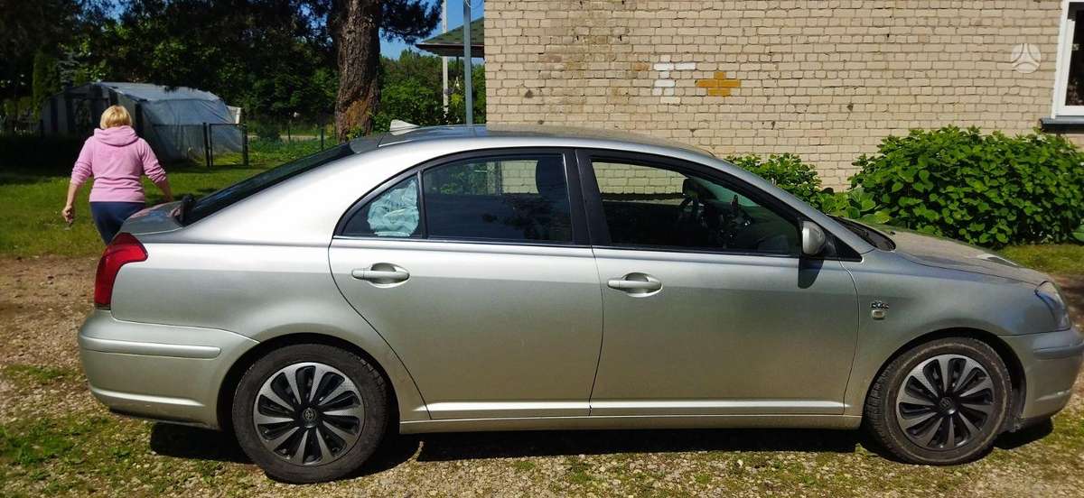Toyota Avensis - 2