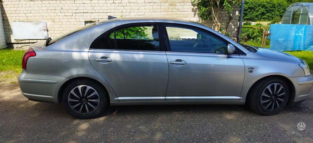 Toyota Avensis - 4