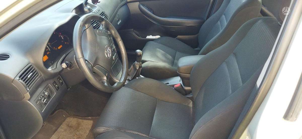 Toyota Avensis - 7