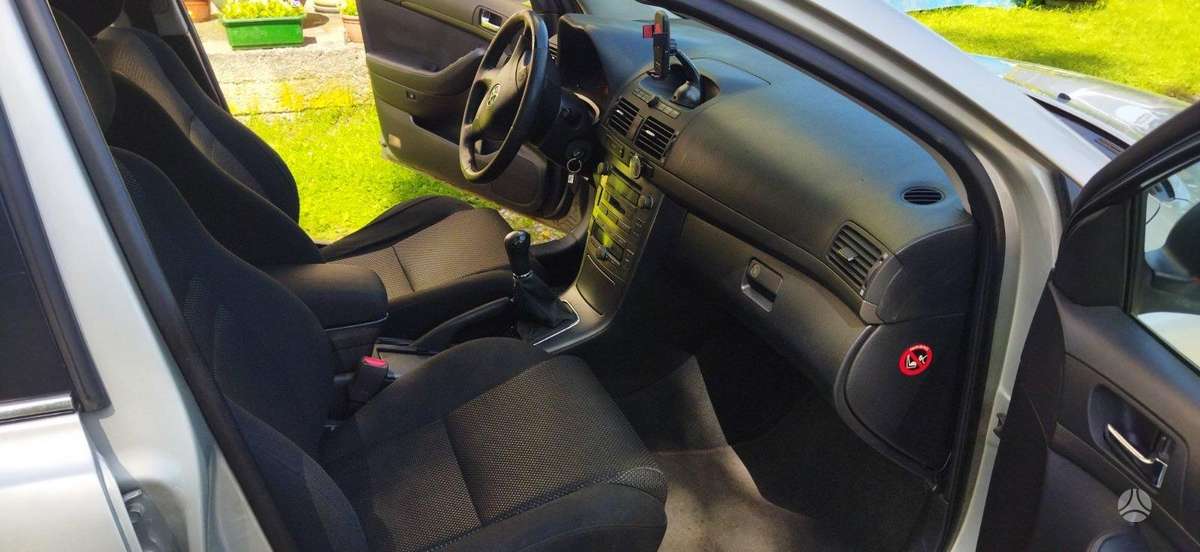 Toyota Avensis - 8