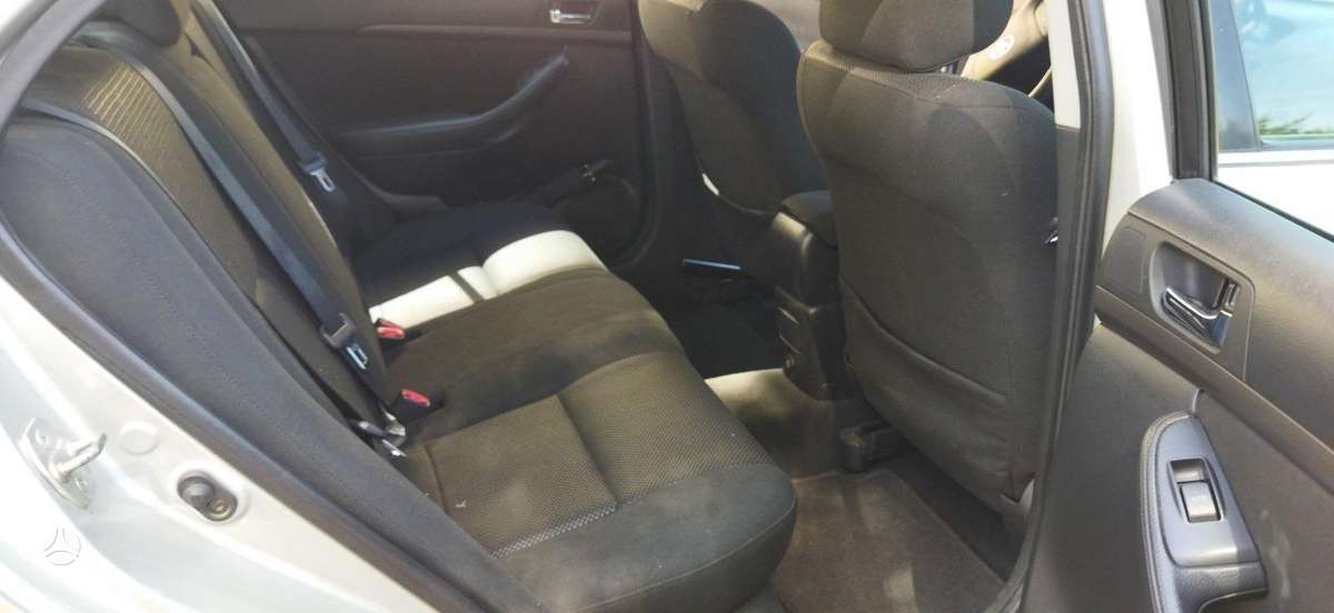 Toyota Avensis - 9