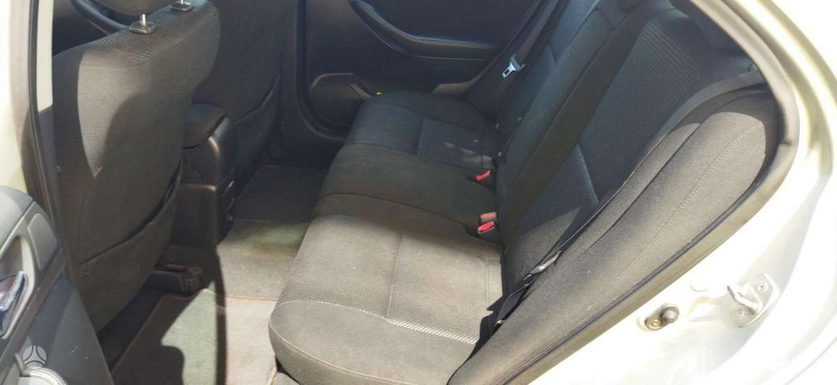 Toyota Avensis - 10