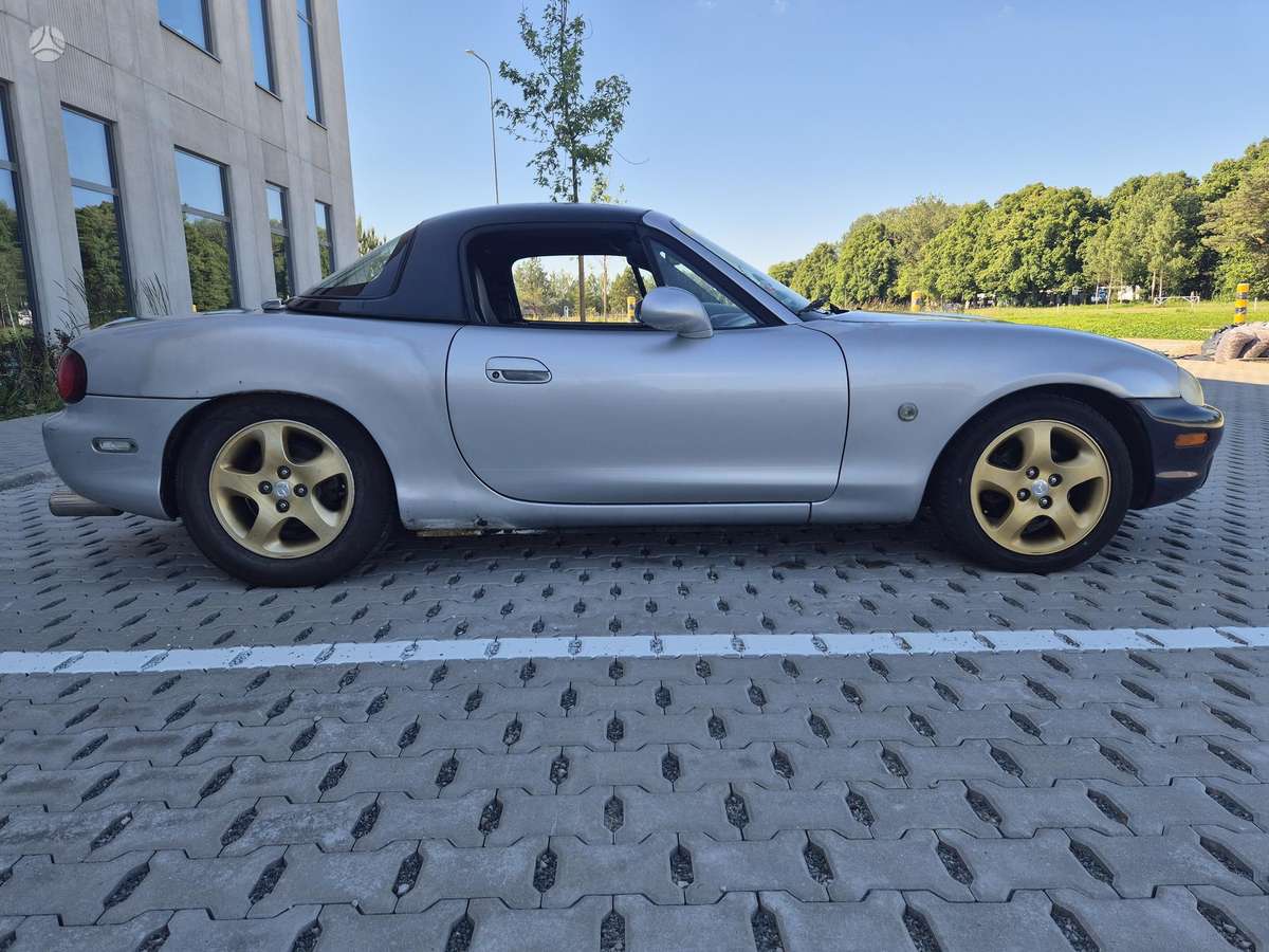 Mazda MX-5, 1.6 l., convertible