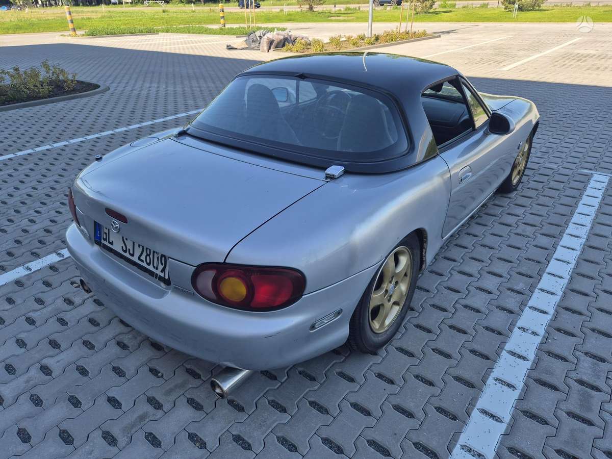 Mazda MX-5, 1.6 l., convertible