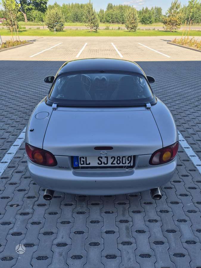Mazda MX-5, 1.6 l., convertible