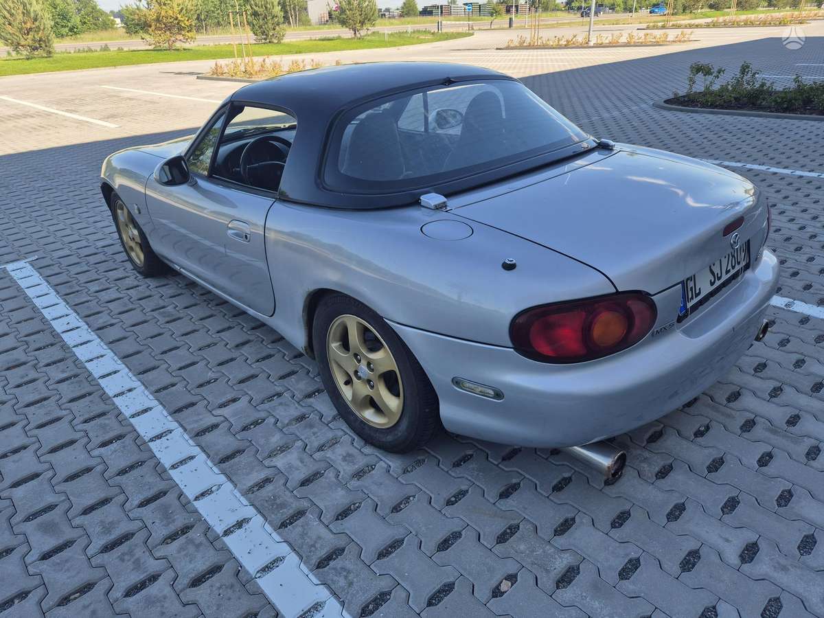 Mazda MX-5, 1.6 l., convertible