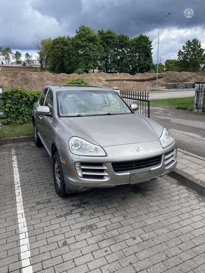 Porsche Cayenne - 2