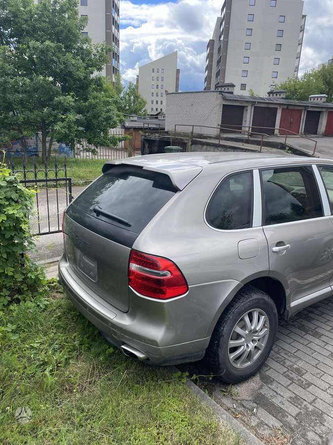 Porsche Cayenne - 4