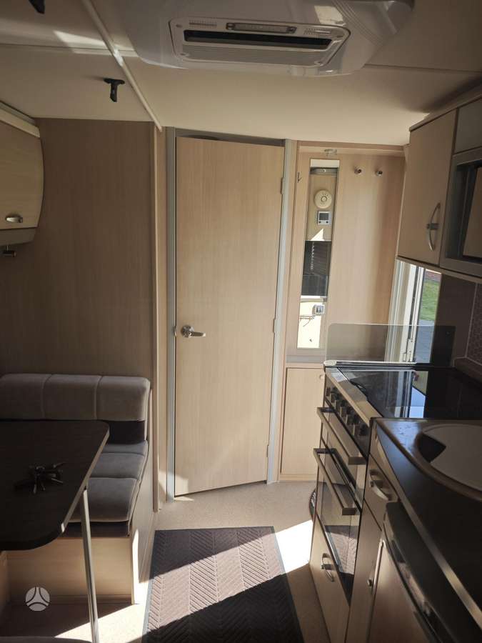 Swift ElilITE EMERALD, кемперы
