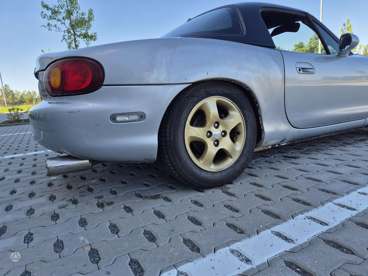 Mazda MX-5, 1.6 l., convertible