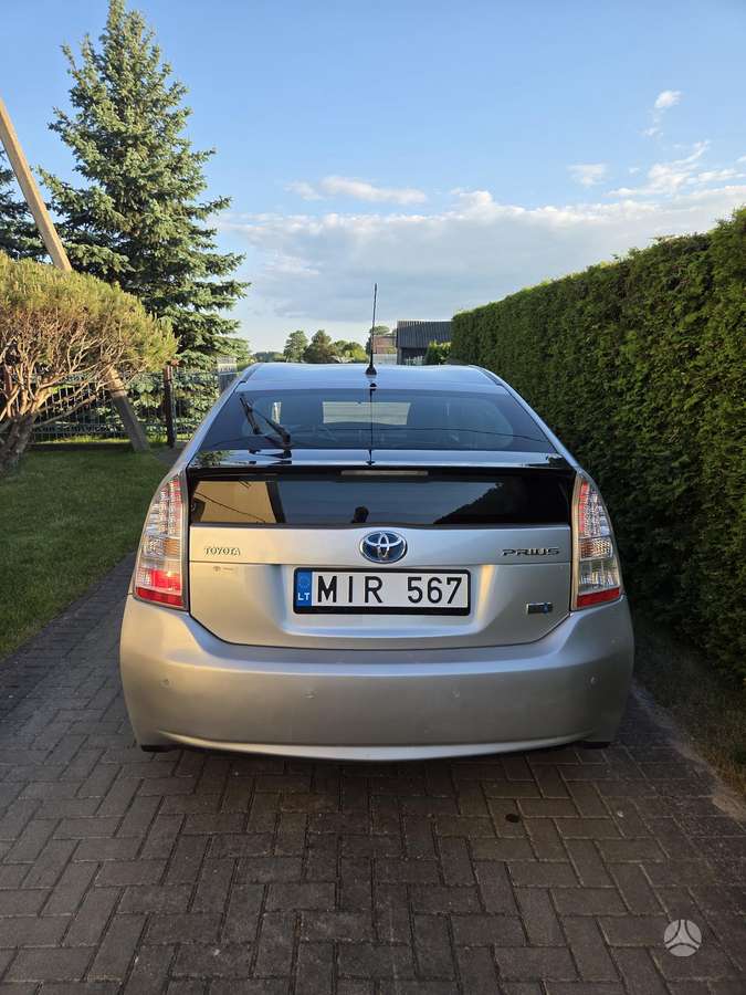 Toyota Prius - 4