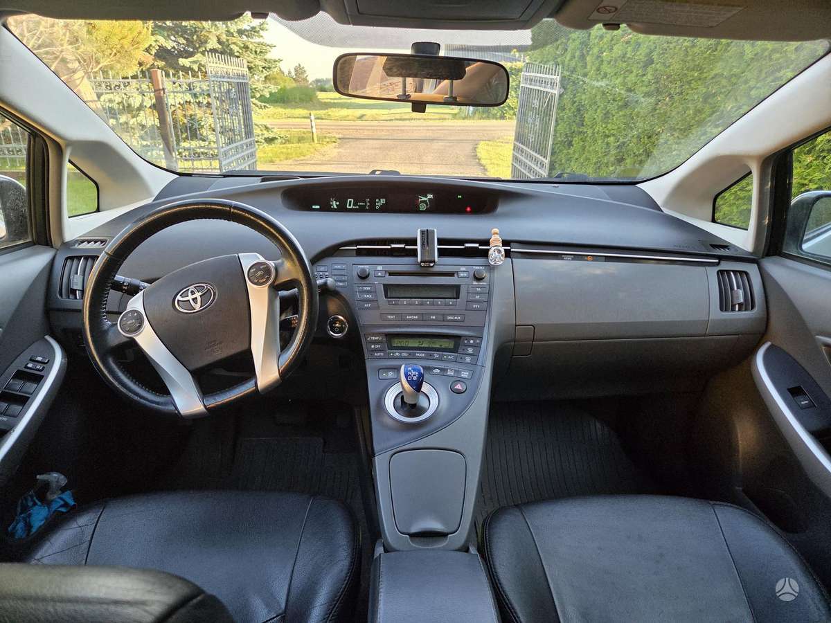 Toyota Prius - 5