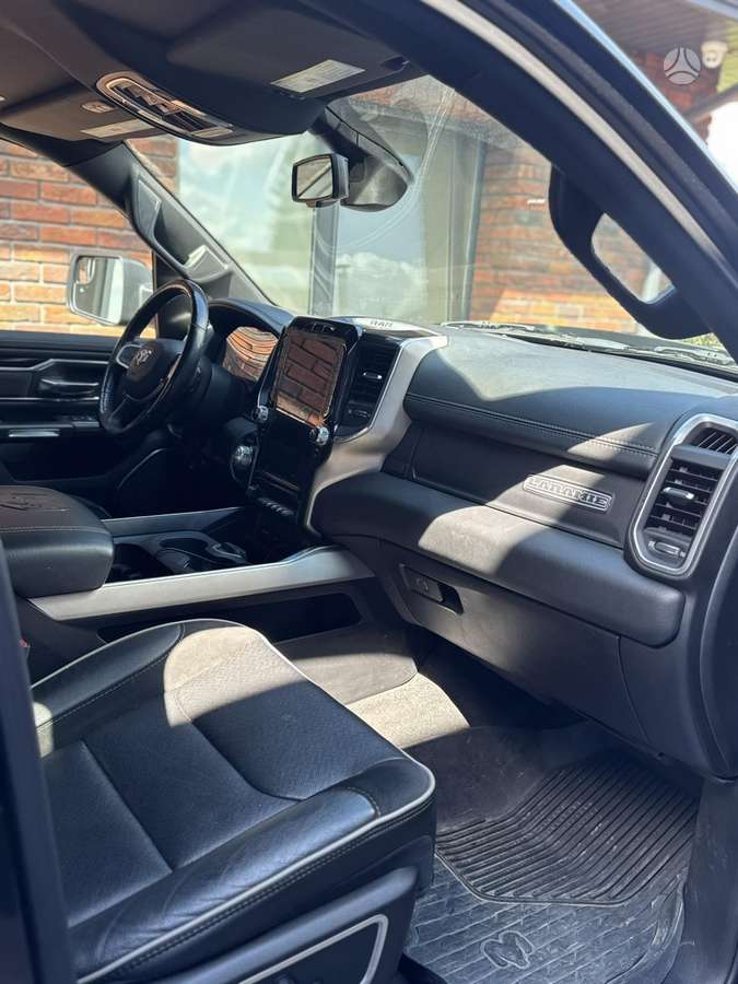 Dodge Ram, 5.7 l., off-road / crossover